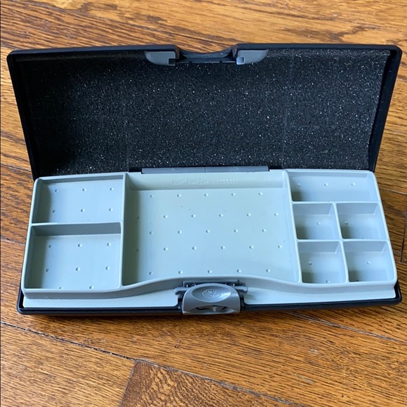 Story’s Jewelry Box - Picture 2 of 3